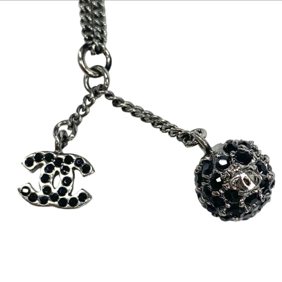 CHANEL Black Rhinestone CC Necklace - Picture 4 of 6
